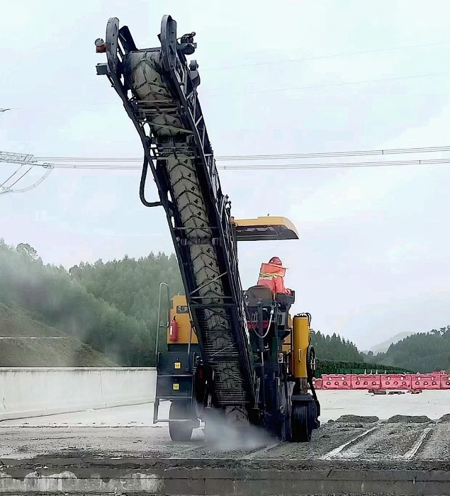 靠譜！徐工銑刨機(jī)化身“護(hù)路使者”助力巴平高速建設(shè)！