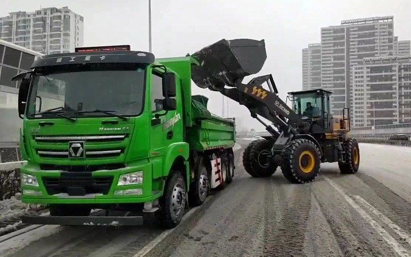 除雪保暢通，徐工汽車在行動(dòng)